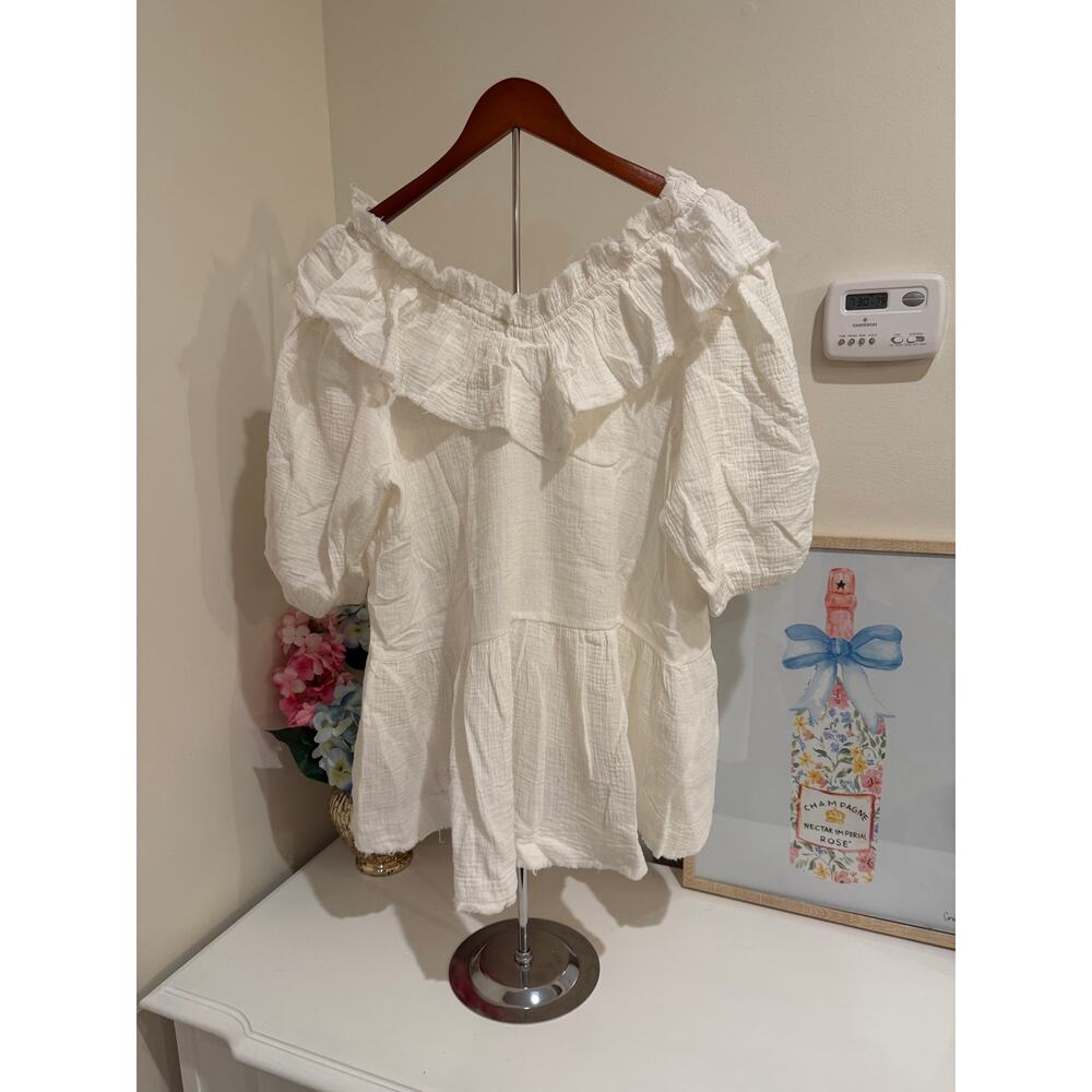 🎀 Free the Roses Ruffle Neckline Blouse 🎀 - Picture 2 of 6